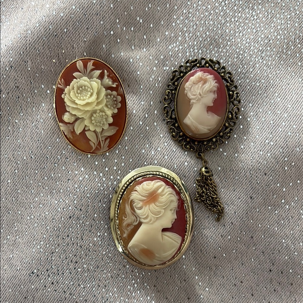 Vintage Cameo Brooch Set - Gold and Cream